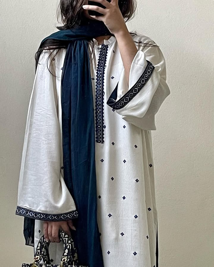 Vanzila  Embroidered