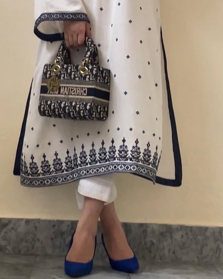 Vanzila  Embroidered