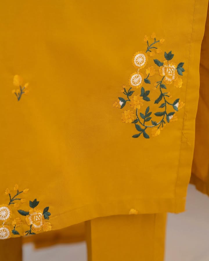 Mustard Hill Stitched 3-Piece Suits (Printed Chiffon Dupatta)